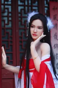 上品なアジアン美女等身大ドール