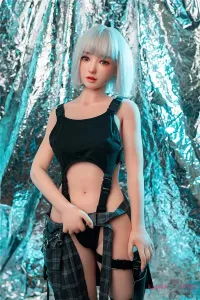 156cm 銀髪ショートの未来ドール