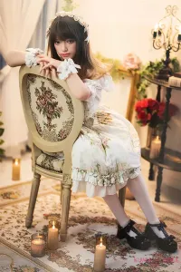 美しいロリータドレス姿のフルシリコン製リアルドール
