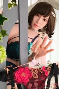 妖艶な存在感アダルト人形