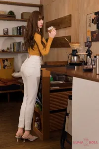美しい体のラインが際立つ高級ラブドール