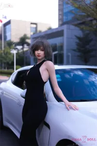 高級車が似合うショートヘア美人アダルトドールrzr