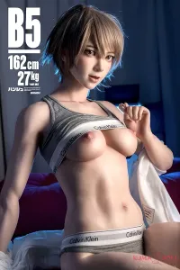 Cカップ 楠稀 スポブラ姿のラブドール
