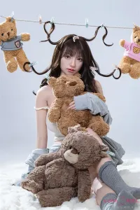 清楚な雰囲気のフルシリコン製美少女ダッチワイフ