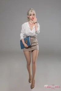 書類を見る姿が美しい知的美女ラブドール