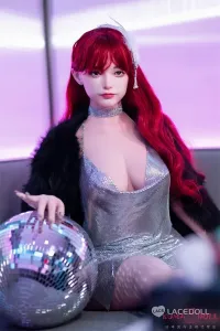 カラフルなライトに包まれた赤髪美人ドール