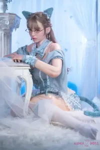 狐耳が特徴的な可愛いセックス人形