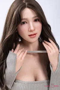 リアルな美人ドール