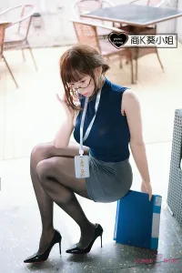 ストッキング姿シリコンラブドール
