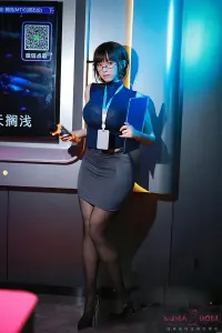 ストッキングとオフィス服コーデの等身大ドール