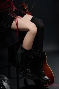 シリコン肌質で滑らかな160cmドール