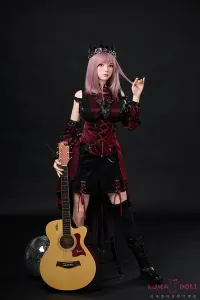 ゴシック風で魅力的なFカップ美人リアル人形