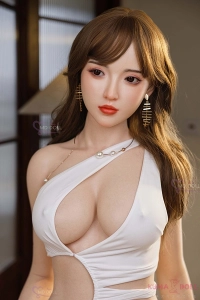 エレガントな雰囲気を纏うラブドール Kelly 