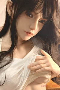 大人しく寄り添う無口系美少女ラブドール暮雪