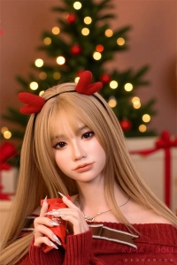 柔らかな照明に映える等身大エッチドール