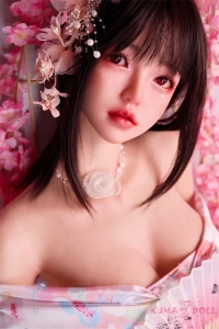 扇子を手にした落ち着いた表情が魅力のリアルドール