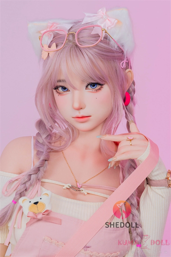 桃色三つ編みヘアが可愛らしい等身大ラブドール