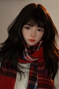 冬ニット姿が映える清楚系ラブドール