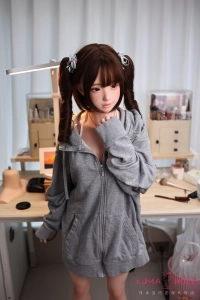 ホンが可愛い愛嬌あふれる美少女リアルドール