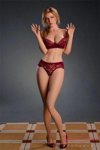 立てる正面の高身長な168㎝巨らぶどーる乳
