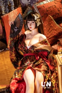 扇子を手に静かに座る仕草 realdoll 星野